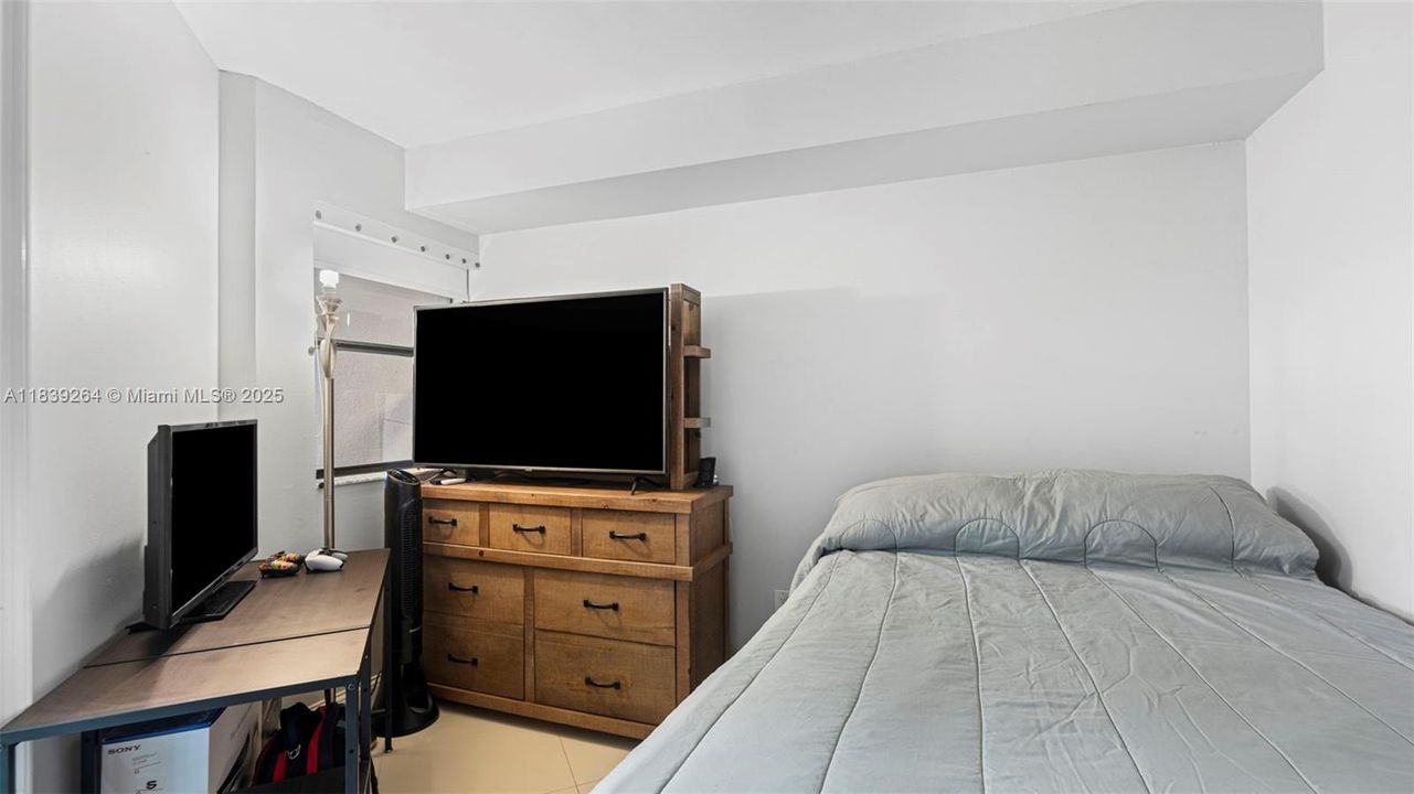 待售: $329,999 (2 贝兹, 2 浴室, 850 平方英尺)