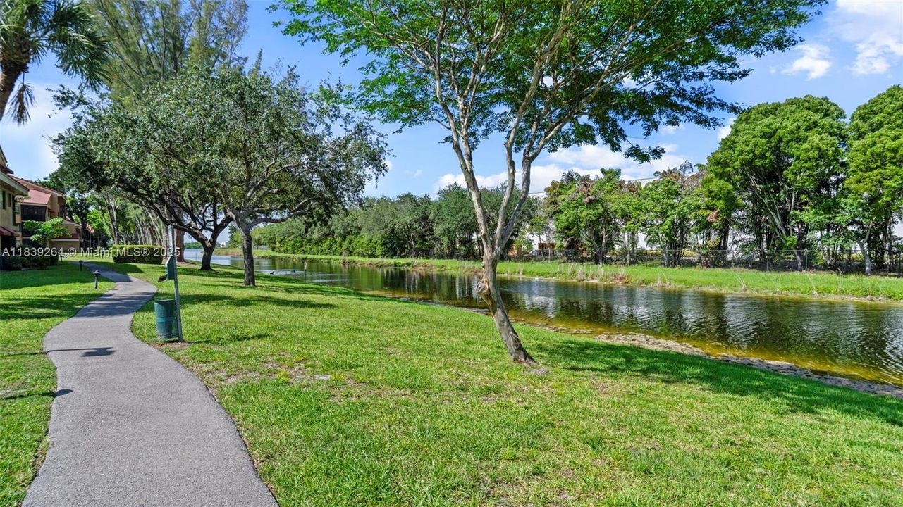 待售: $329,999 (2 贝兹, 2 浴室, 850 平方英尺)