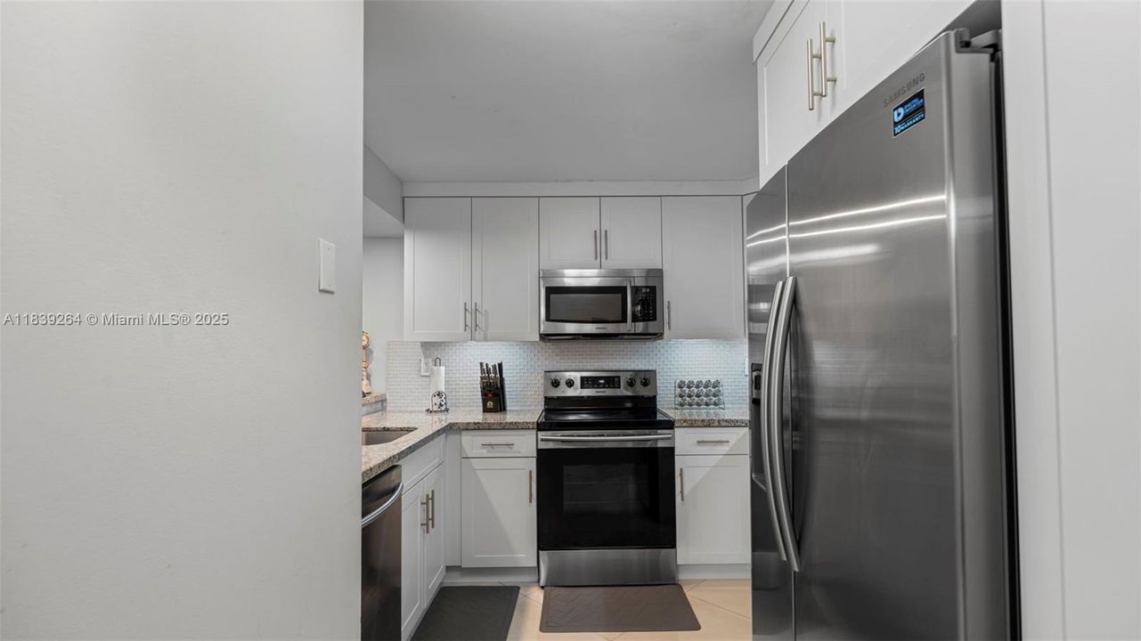 待售: $329,999 (2 贝兹, 2 浴室, 850 平方英尺)