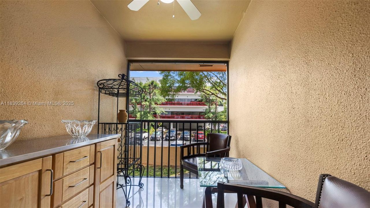 待售: $329,999 (2 贝兹, 2 浴室, 850 平方英尺)