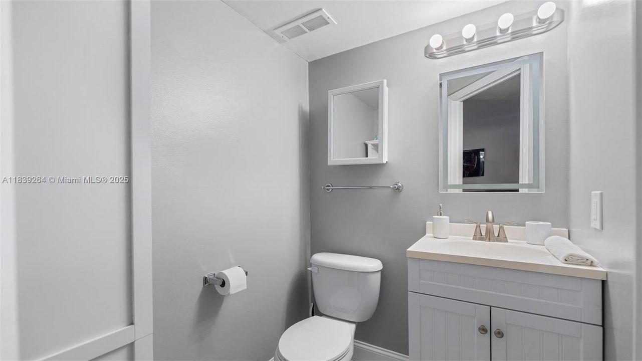 待售: $329,999 (2 贝兹, 2 浴室, 850 平方英尺)