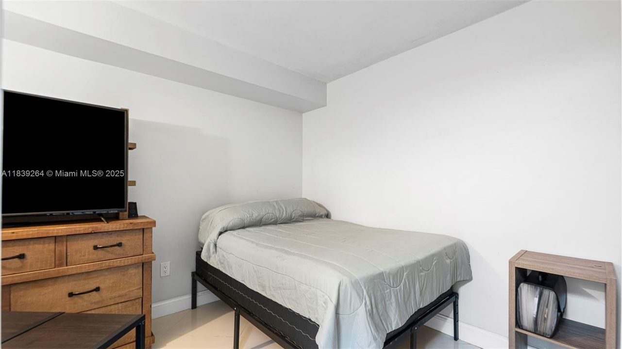 待售: $329,999 (2 贝兹, 2 浴室, 850 平方英尺)