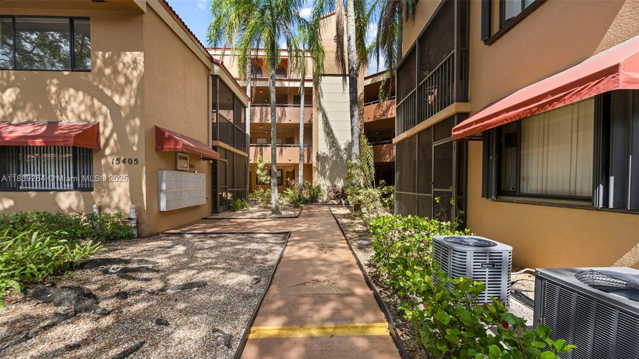 待售: $329,999 (2 贝兹, 2 浴室, 850 平方英尺)