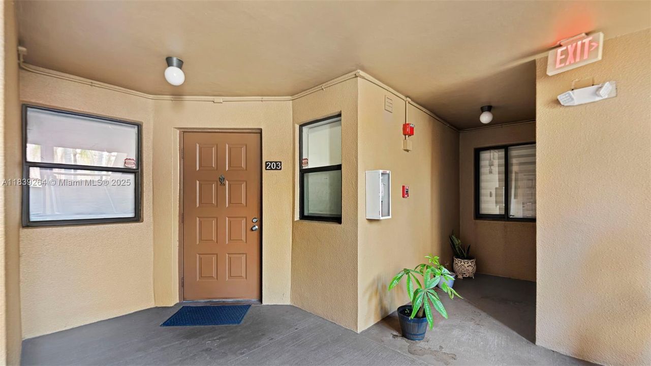 待售: $329,999 (2 贝兹, 2 浴室, 850 平方英尺)