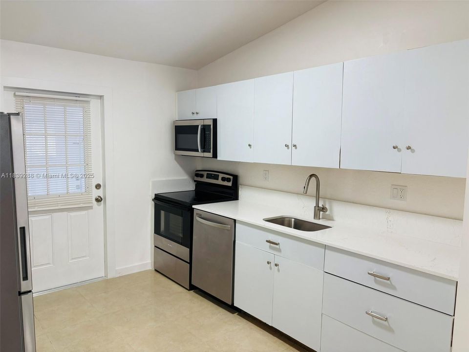 Recently Sold: $314,500 (2 beds, 2 baths, 812 Square Feet)