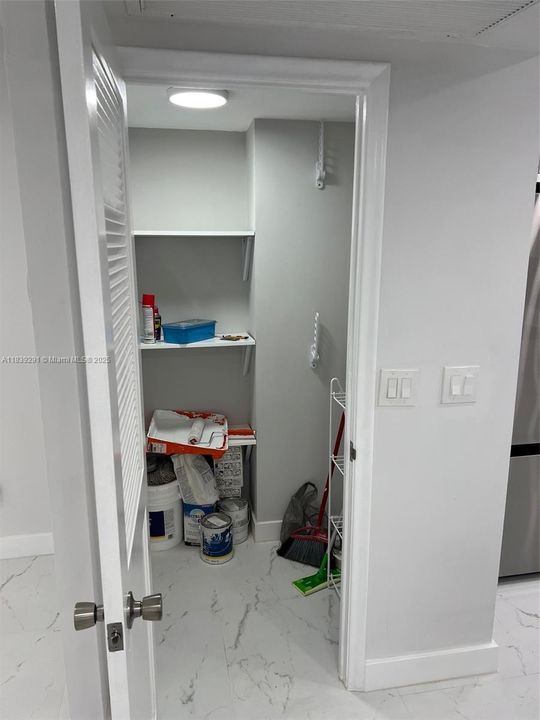 待售: $1,900,000 (2 贝兹, 2 浴室, 1688 平方英尺)