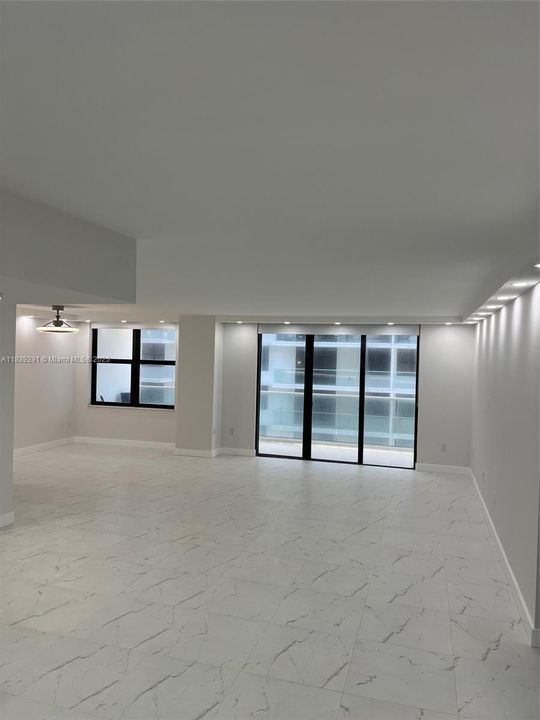 待售: $1,900,000 (2 贝兹, 2 浴室, 1688 平方英尺)