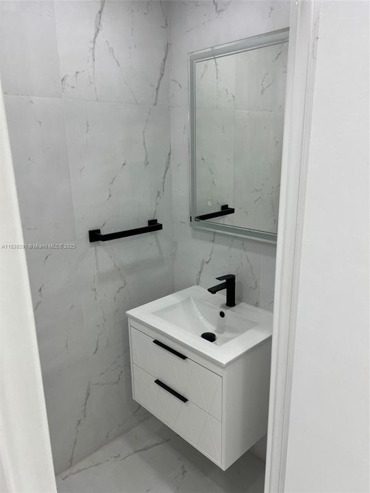 待售: $1,900,000 (2 贝兹, 2 浴室, 1688 平方英尺)