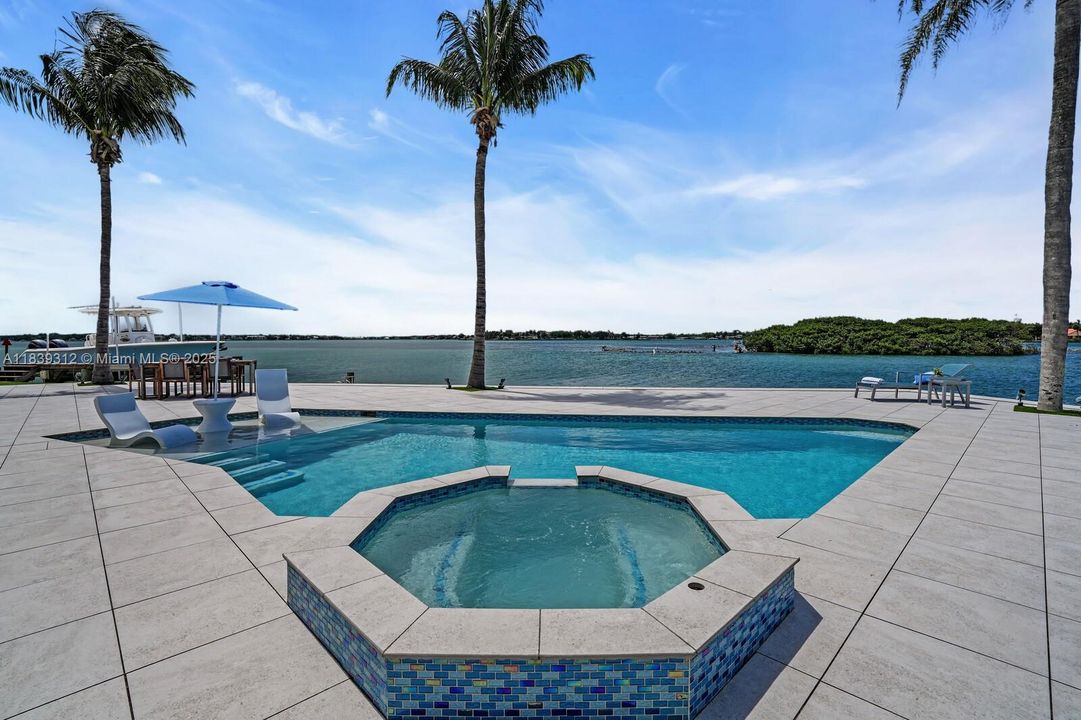 For Sale: $11,900,000 (3 beds, 3 baths, 2886 Square Feet)