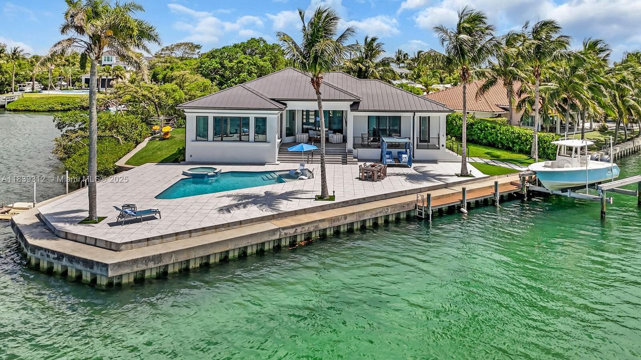 For Sale: $11,900,000 (3 beds, 3 baths, 2886 Square Feet)