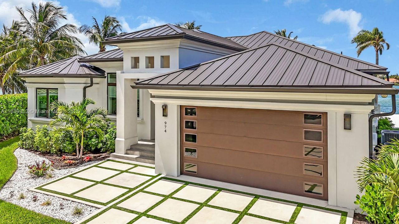 For Sale: $11,900,000 (3 beds, 3 baths, 2886 Square Feet)