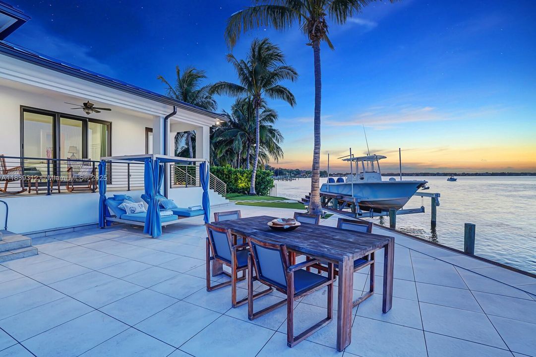 For Sale: $11,900,000 (3 beds, 3 baths, 2886 Square Feet)