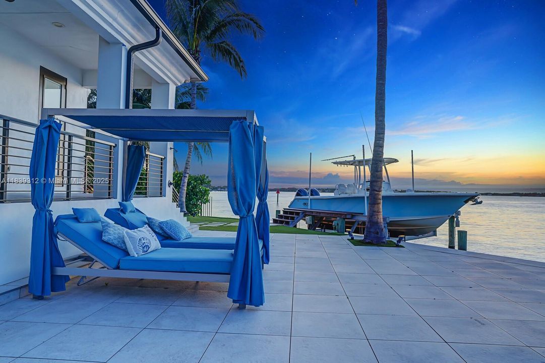 For Sale: $11,900,000 (3 beds, 3 baths, 2886 Square Feet)