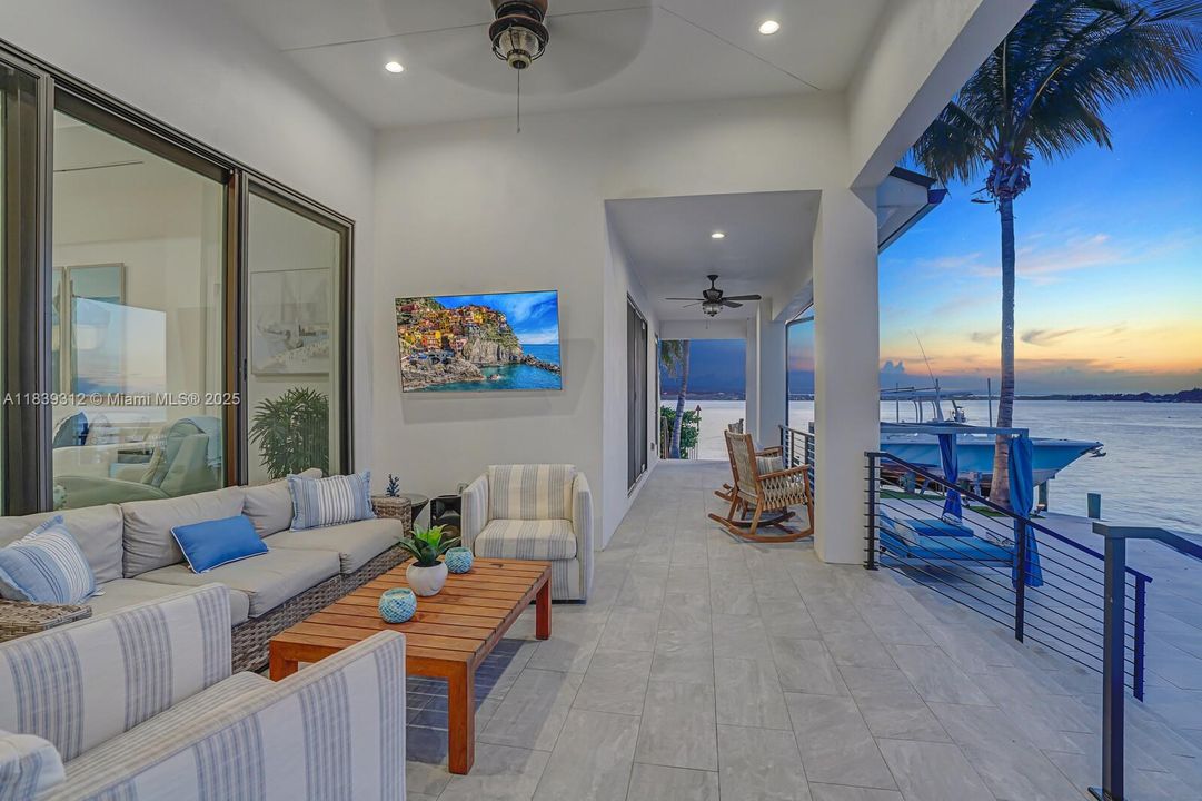 For Sale: $11,900,000 (3 beds, 3 baths, 2886 Square Feet)