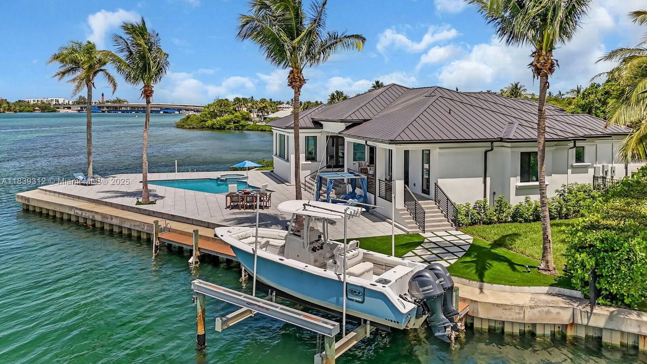 For Sale: $11,900,000 (3 beds, 3 baths, 2886 Square Feet)