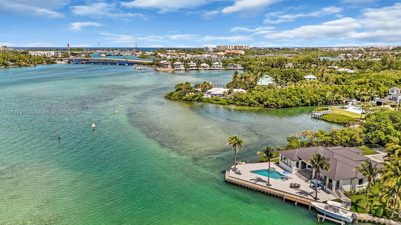 For Sale: $11,900,000 (3 beds, 3 baths, 2886 Square Feet)