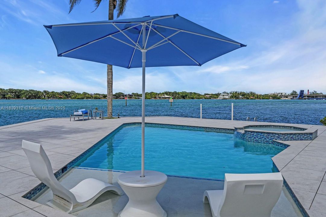 For Sale: $11,900,000 (3 beds, 3 baths, 2886 Square Feet)