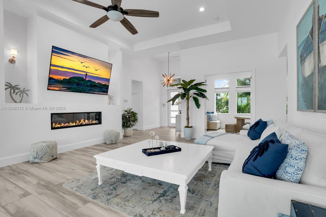 For Sale: $11,900,000 (3 beds, 3 baths, 2886 Square Feet)