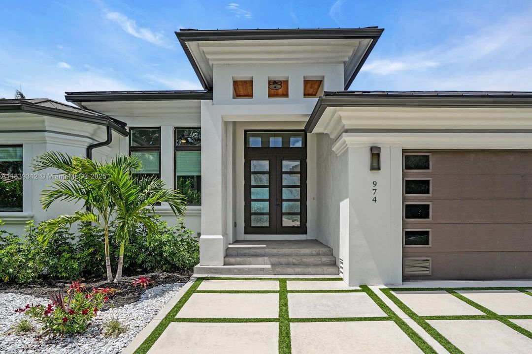 For Sale: $11,900,000 (3 beds, 3 baths, 2886 Square Feet)