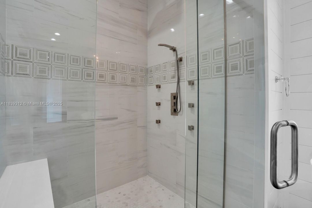 For Sale: $11,900,000 (3 beds, 3 baths, 2886 Square Feet)