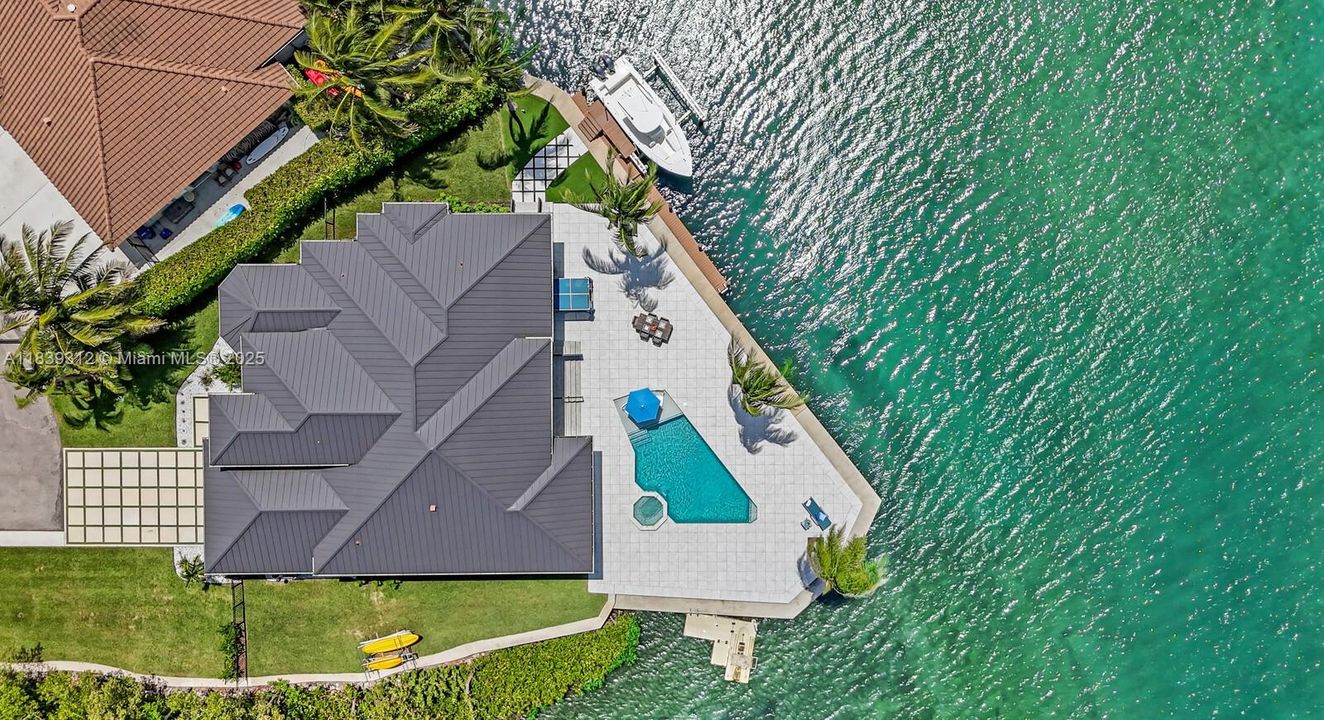 For Sale: $11,900,000 (3 beds, 3 baths, 2886 Square Feet)