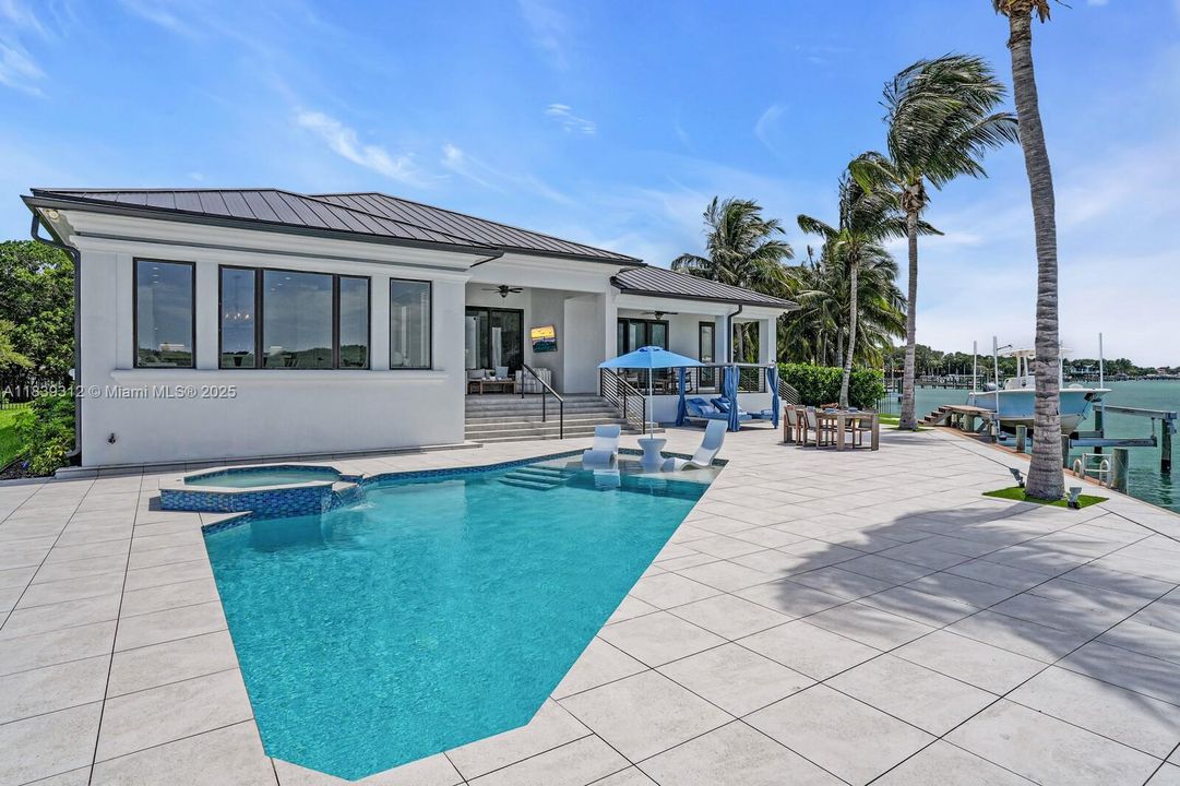 For Sale: $11,900,000 (3 beds, 3 baths, 2886 Square Feet)