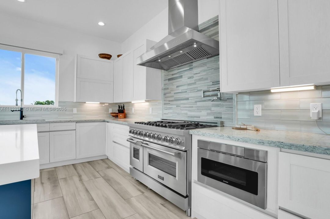 For Sale: $11,900,000 (3 beds, 3 baths, 2886 Square Feet)