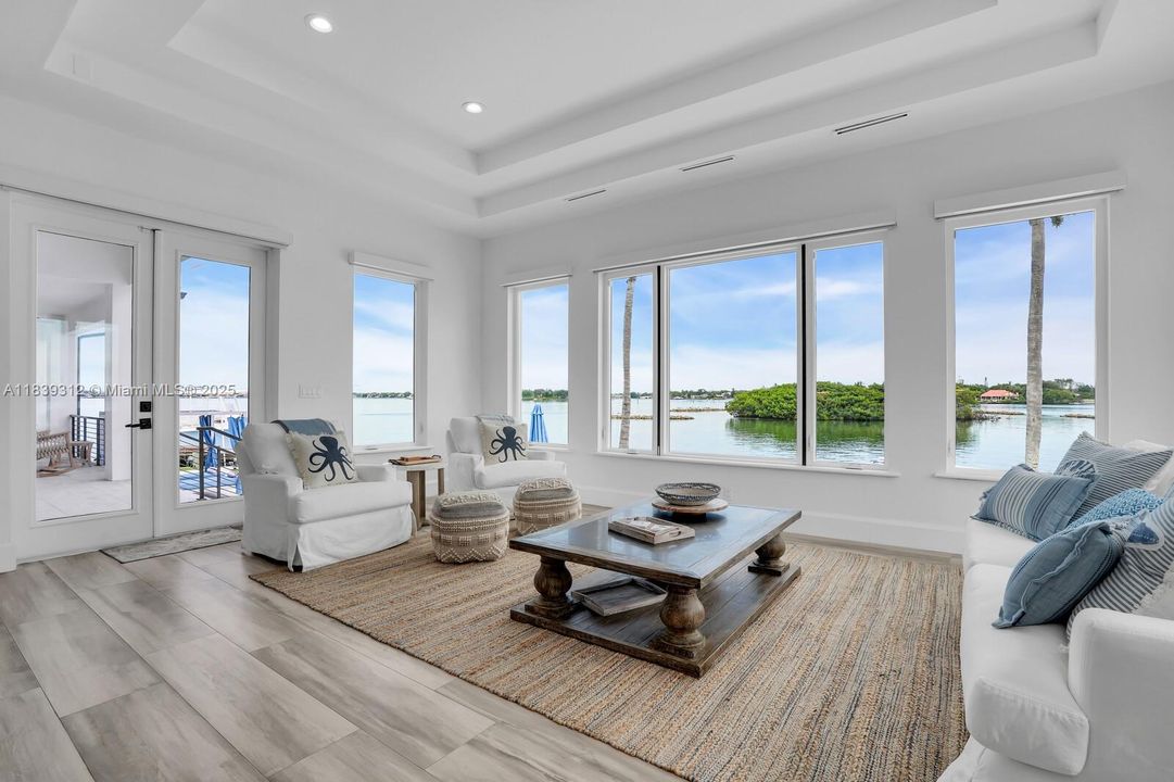 For Sale: $11,900,000 (3 beds, 3 baths, 2886 Square Feet)