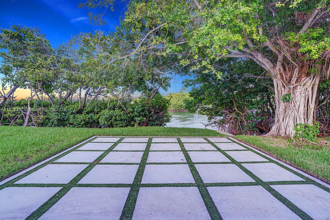 For Sale: $11,900,000 (3 beds, 3 baths, 2886 Square Feet)