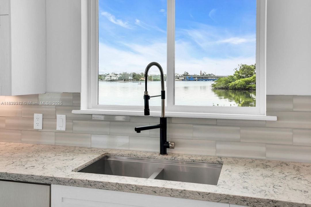 For Sale: $11,900,000 (3 beds, 3 baths, 2886 Square Feet)