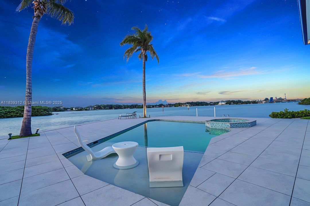 For Sale: $11,900,000 (3 beds, 3 baths, 2886 Square Feet)