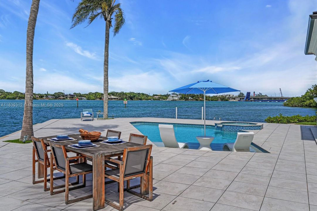 For Sale: $11,900,000 (3 beds, 3 baths, 2886 Square Feet)