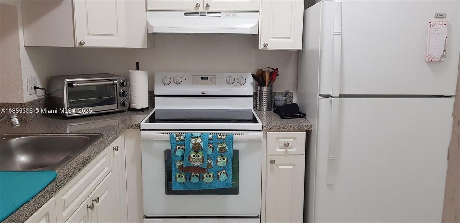 Active With Contract: $1,695 (1 beds, 1 baths, 870 Square Feet)