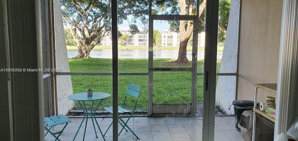 Active With Contract: $1,695 (1 beds, 1 baths, 870 Square Feet)