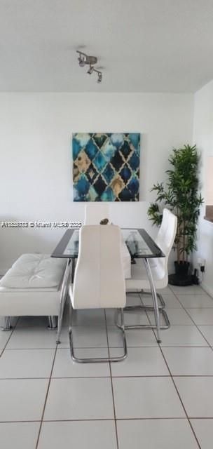 Active With Contract: $1,695 (1 beds, 1 baths, 870 Square Feet)