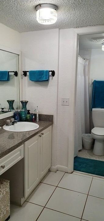 Active With Contract: $1,695 (1 beds, 1 baths, 870 Square Feet)