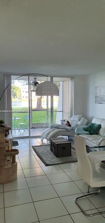 Active With Contract: $1,695 (1 beds, 1 baths, 870 Square Feet)