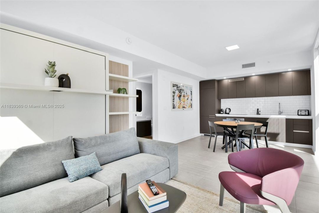 Недавно продано: $450,000 (1 спален, 1 ванн, 597 Квадратных фут)