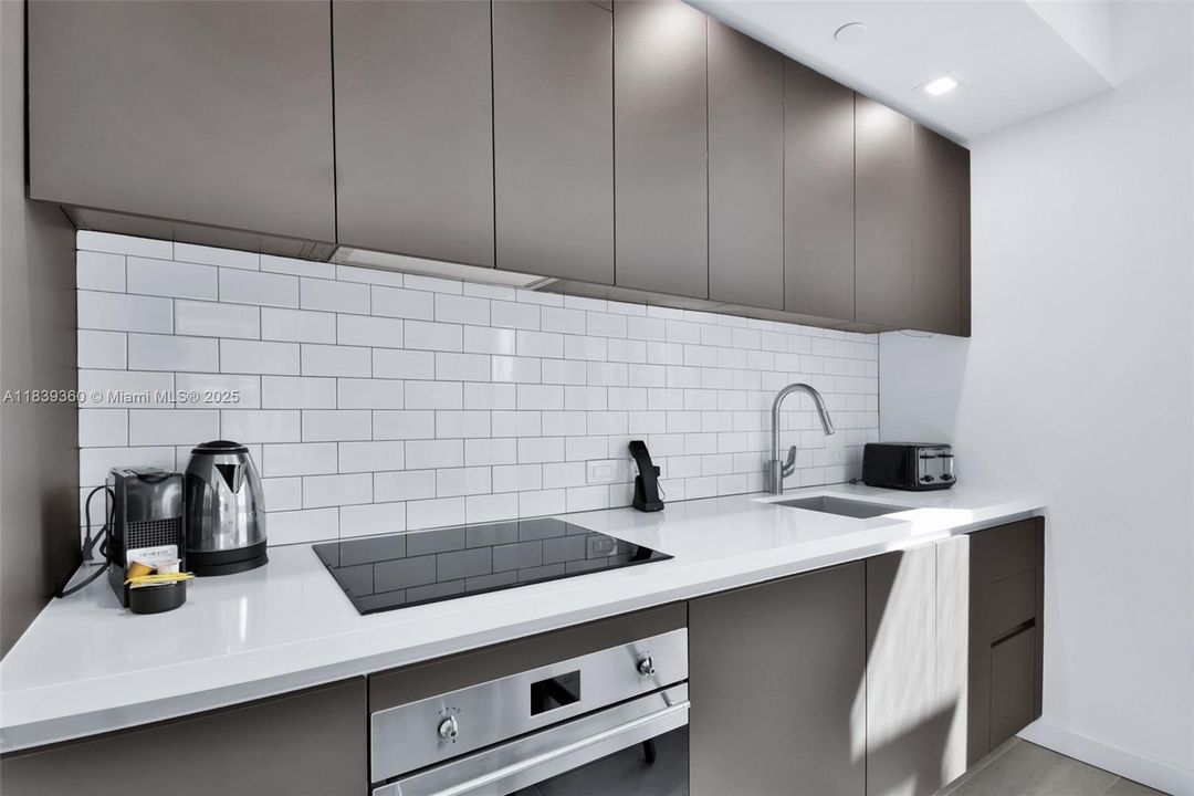 Недавно продано: $450,000 (1 спален, 1 ванн, 597 Квадратных фут)