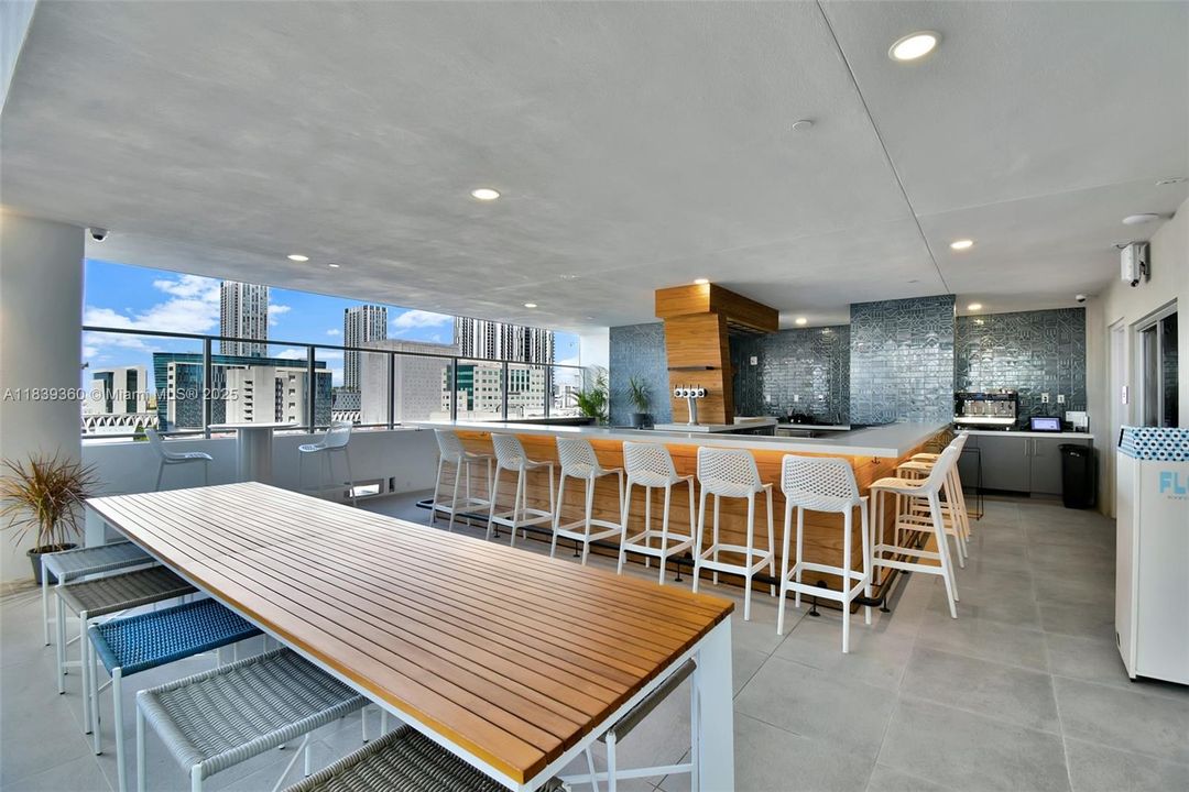 Недавно продано: $450,000 (1 спален, 1 ванн, 597 Квадратных фут)