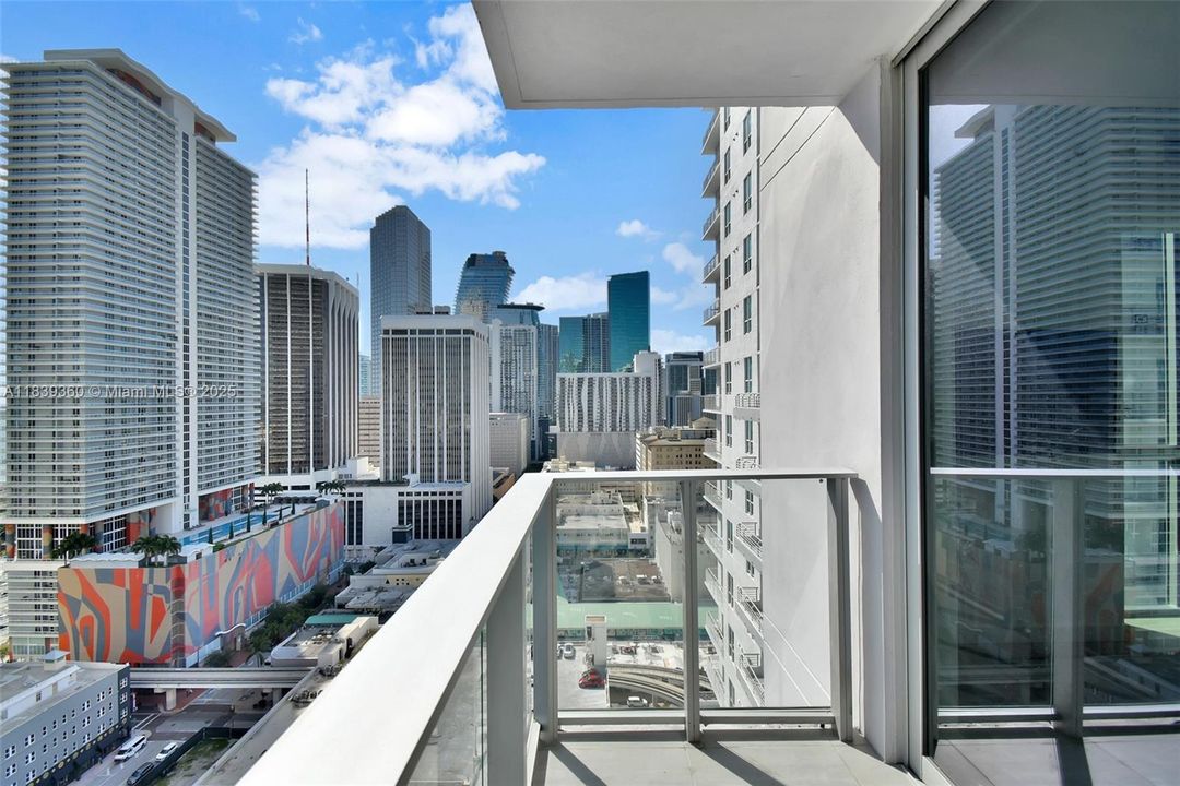 Недавно продано: $450,000 (1 спален, 1 ванн, 597 Квадратных фут)