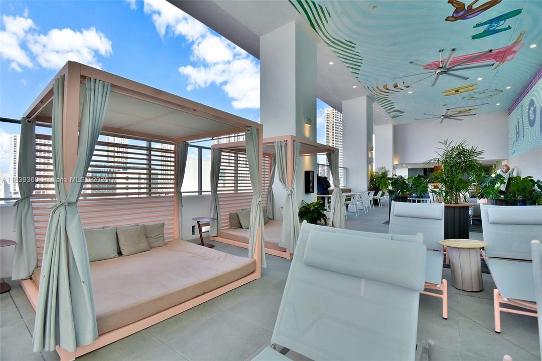 Недавно продано: $450,000 (1 спален, 1 ванн, 597 Квадратных фут)