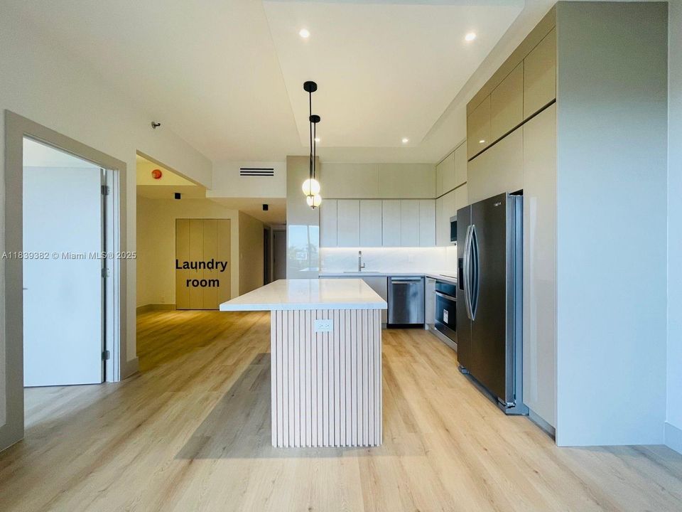 最近售出: $889,000 (1 贝兹, 2 浴室, 1059 平方英尺)