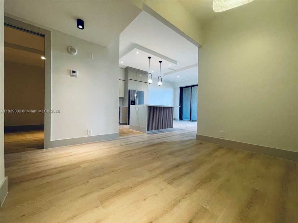 最近售出: $889,000 (1 贝兹, 2 浴室, 1059 平方英尺)