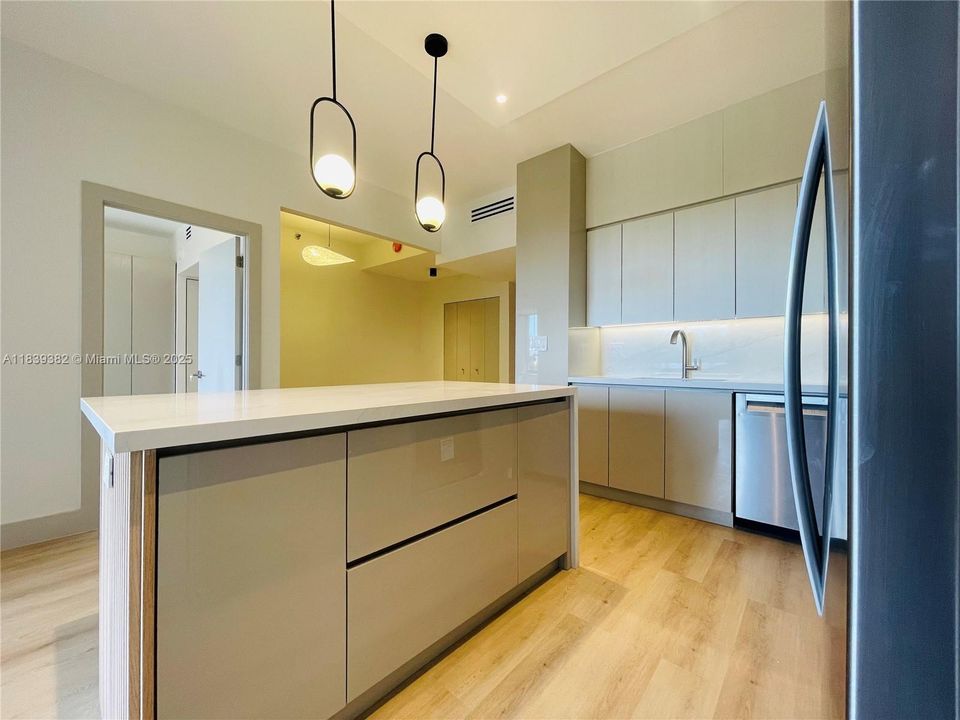 最近售出: $889,000 (1 贝兹, 2 浴室, 1059 平方英尺)