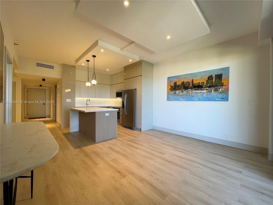 最近售出: $889,000 (1 贝兹, 2 浴室, 1059 平方英尺)