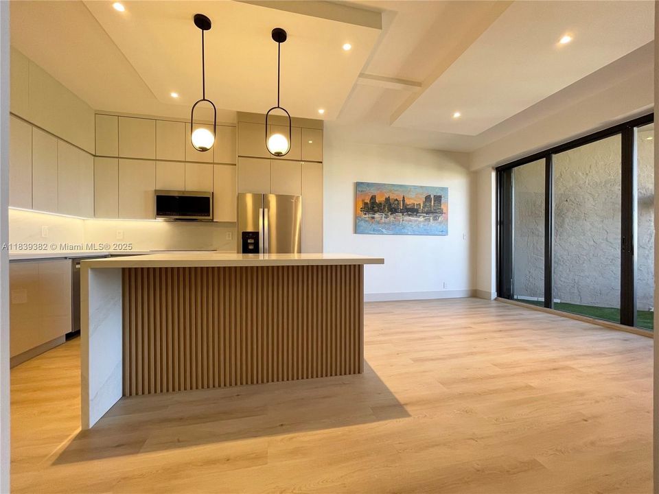 最近售出: $889,000 (1 贝兹, 2 浴室, 1059 平方英尺)