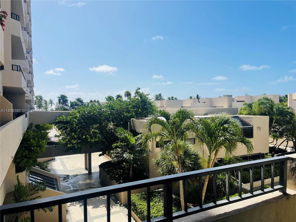 最近售出: $889,000 (1 贝兹, 2 浴室, 1059 平方英尺)