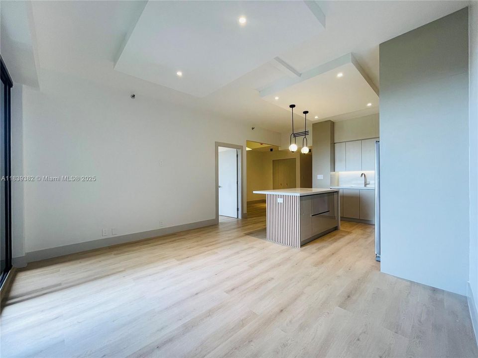 最近售出: $889,000 (1 贝兹, 2 浴室, 1059 平方英尺)