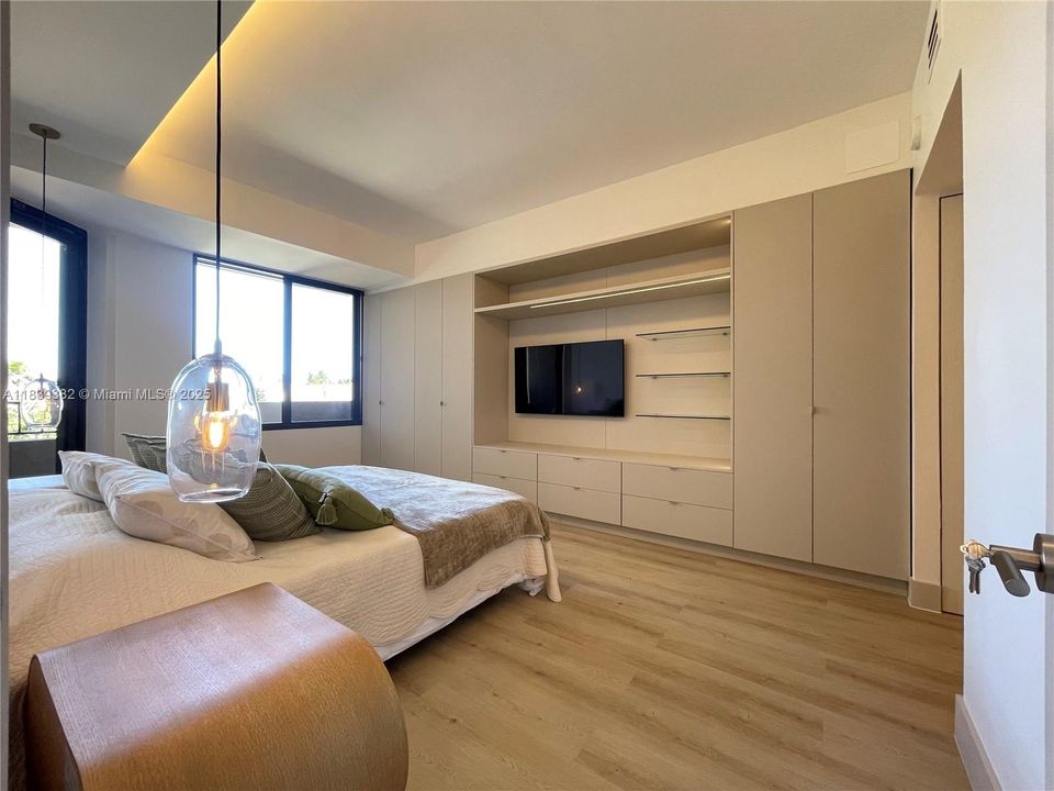 最近售出: $889,000 (1 贝兹, 2 浴室, 1059 平方英尺)